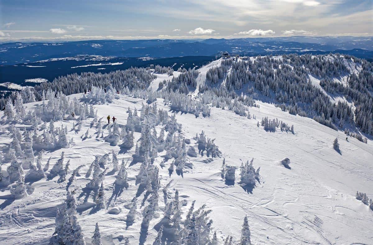 sun-peaks-aerial