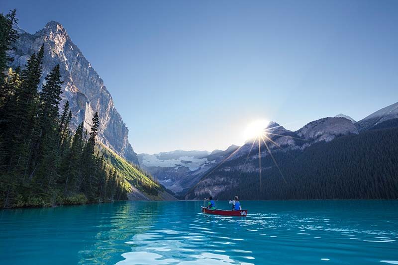 canoeing-at-lake-louise