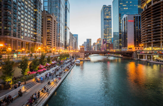 summer-evening-on-chicago-river